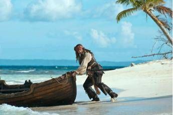 Dal pirata Depp al capitano Crowe, in barca tra le onde dei film Dal pirata Depp al capitano Crowe, in barca tra le onde dei film